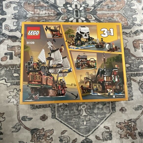NISB LEGO Creator 3in1 31109 Pirate Ship 1260pc 4 Minifigures Shark Rebuild 9+ - Picture 8 of 13